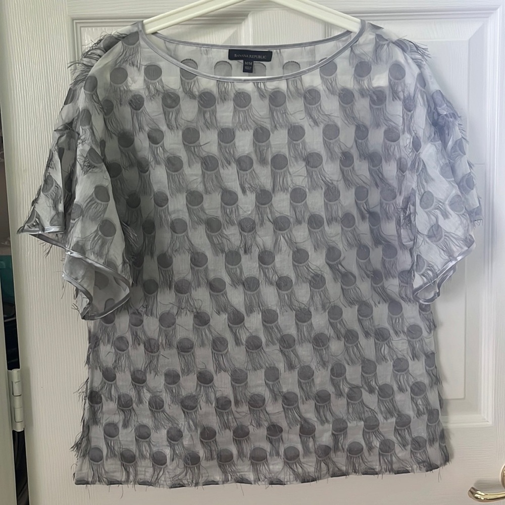 Thin fresh shear blouse